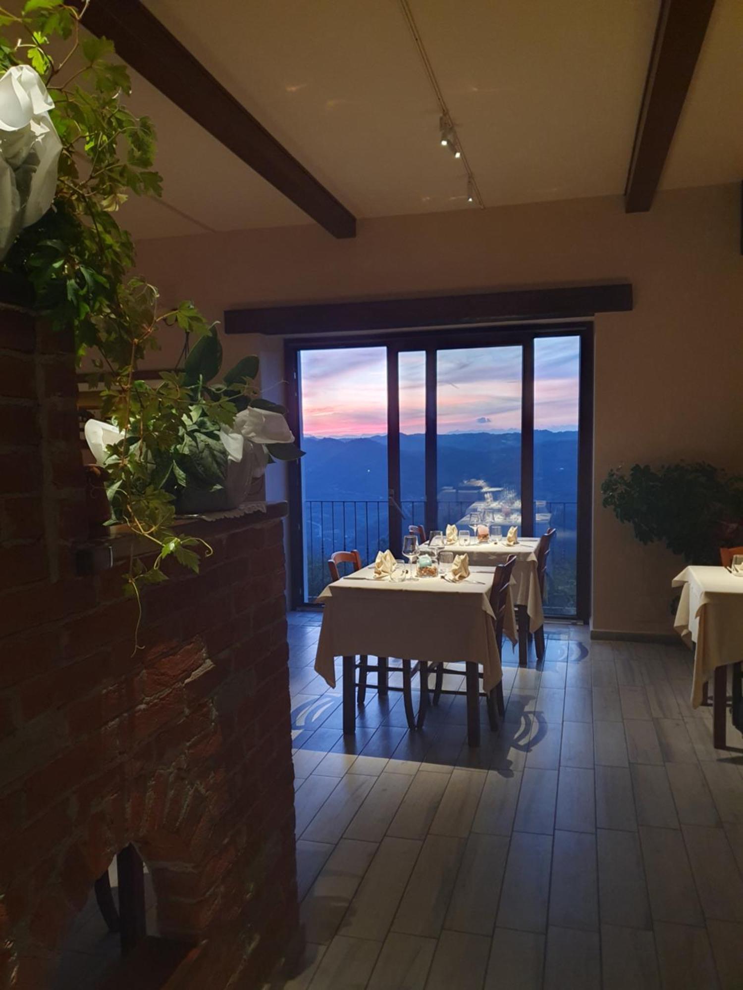 Ristorante Albergo 'L Bunet Cortemilia Luaran gambar